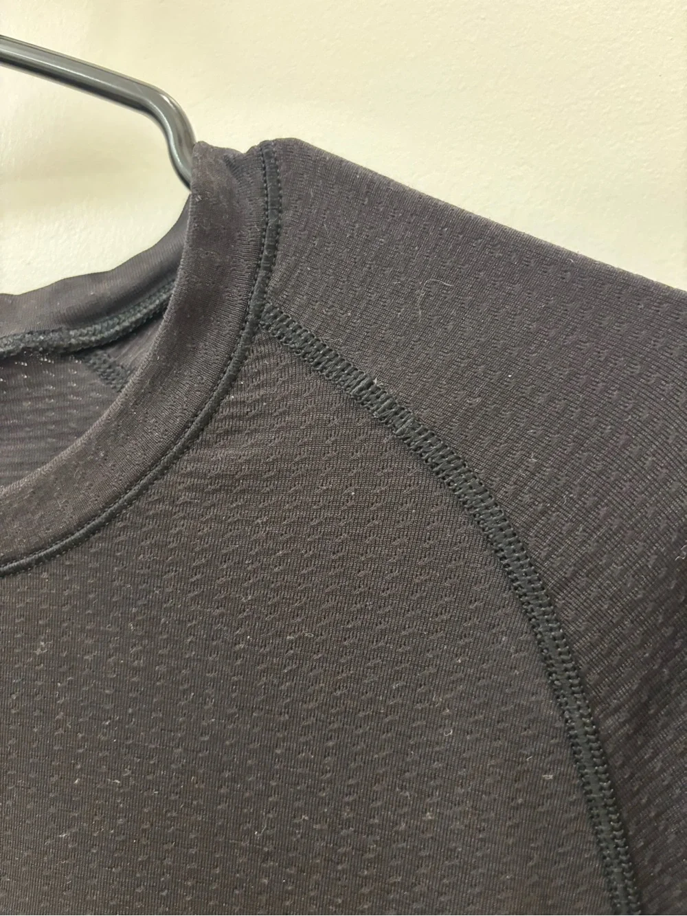 lululemon Men’s Metal Vent Tee Black/Black Size Men’s Small - Picture 2 of 5